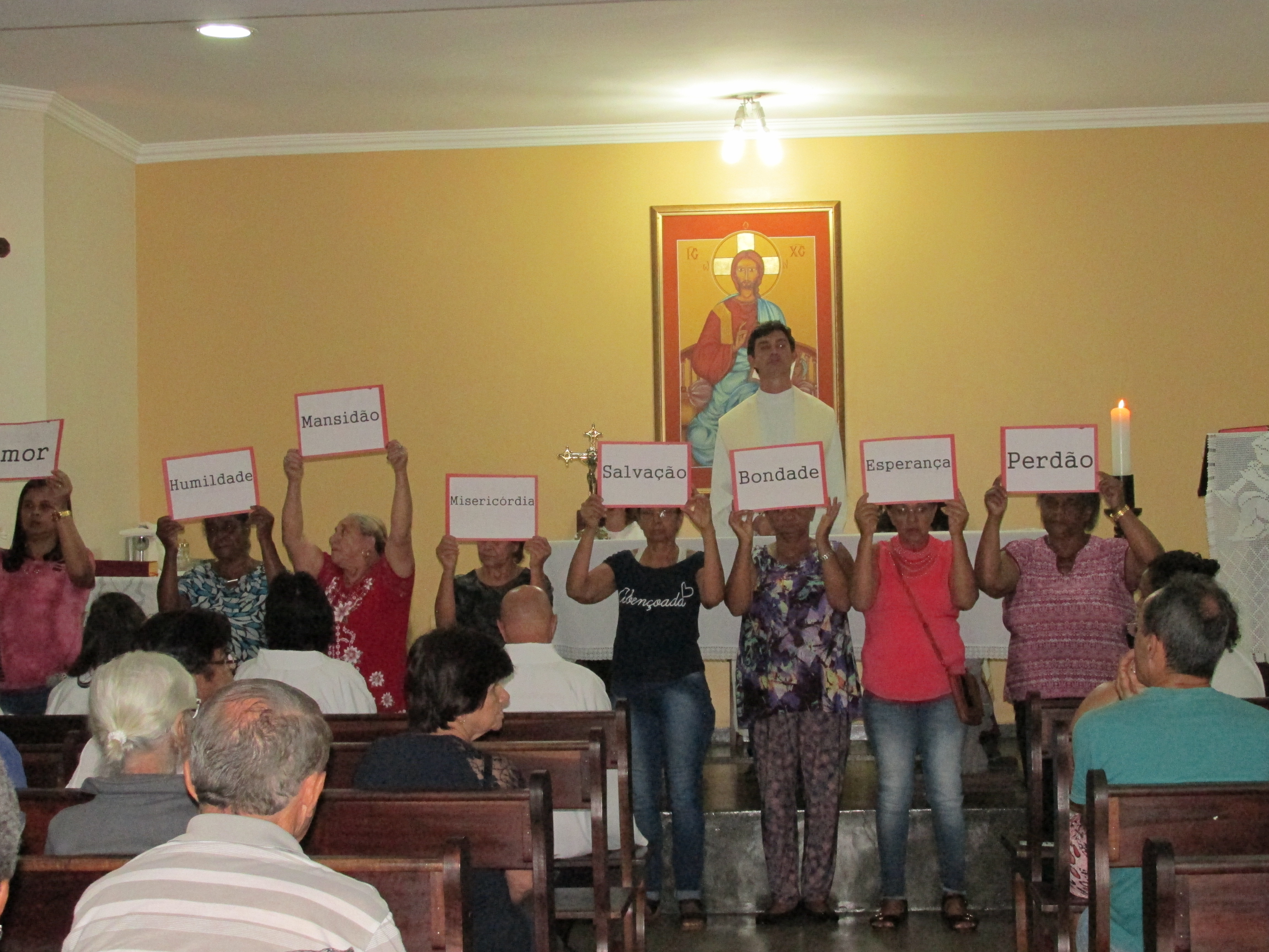 COMUNIDADE SANTA CRUZ CELEBRA SEGUNDO DIA DO TRÍDUO EM PREPARAÇÃO PARA A FESTA DE SANTA CRUZ