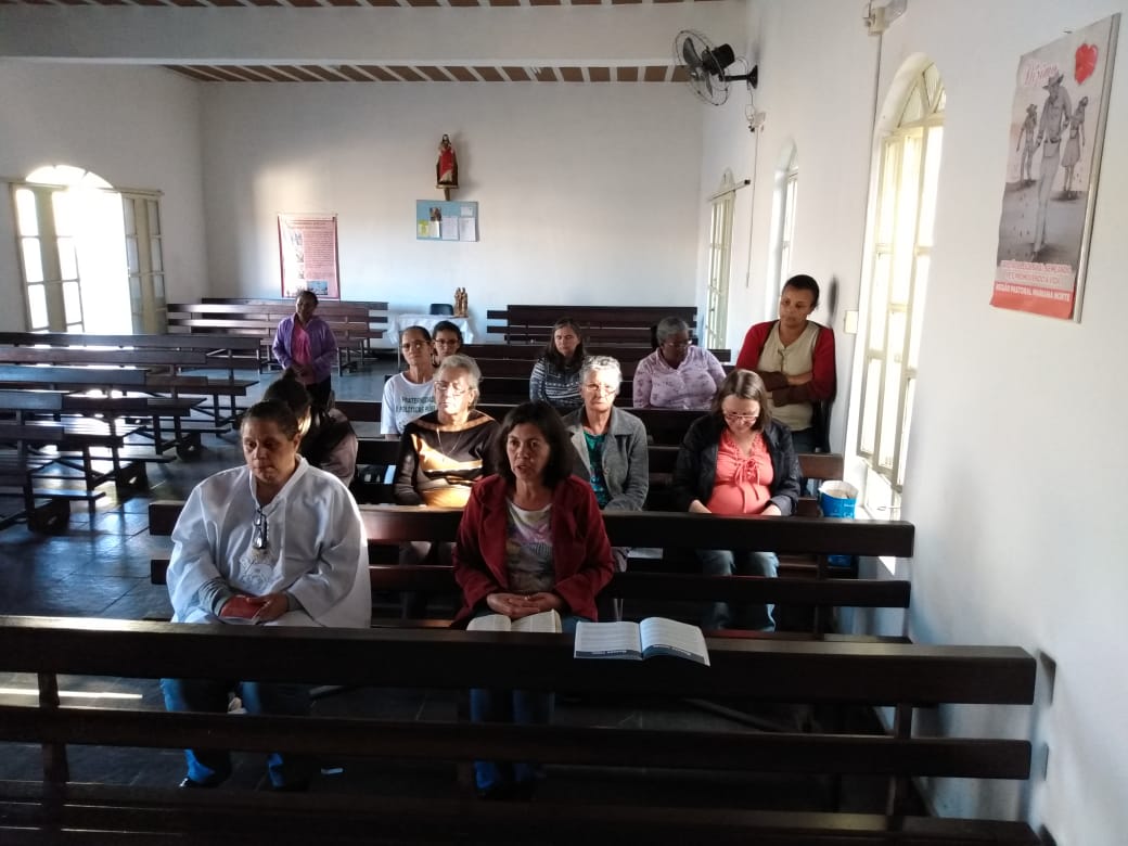 FAMÍLIAS DA COMUNIDADE NOSSA SENHORA DAS GRAÇAS SE REÚNEM PARA CELEBRAR A SEMANA NACIONAL DA FAMÍLIA