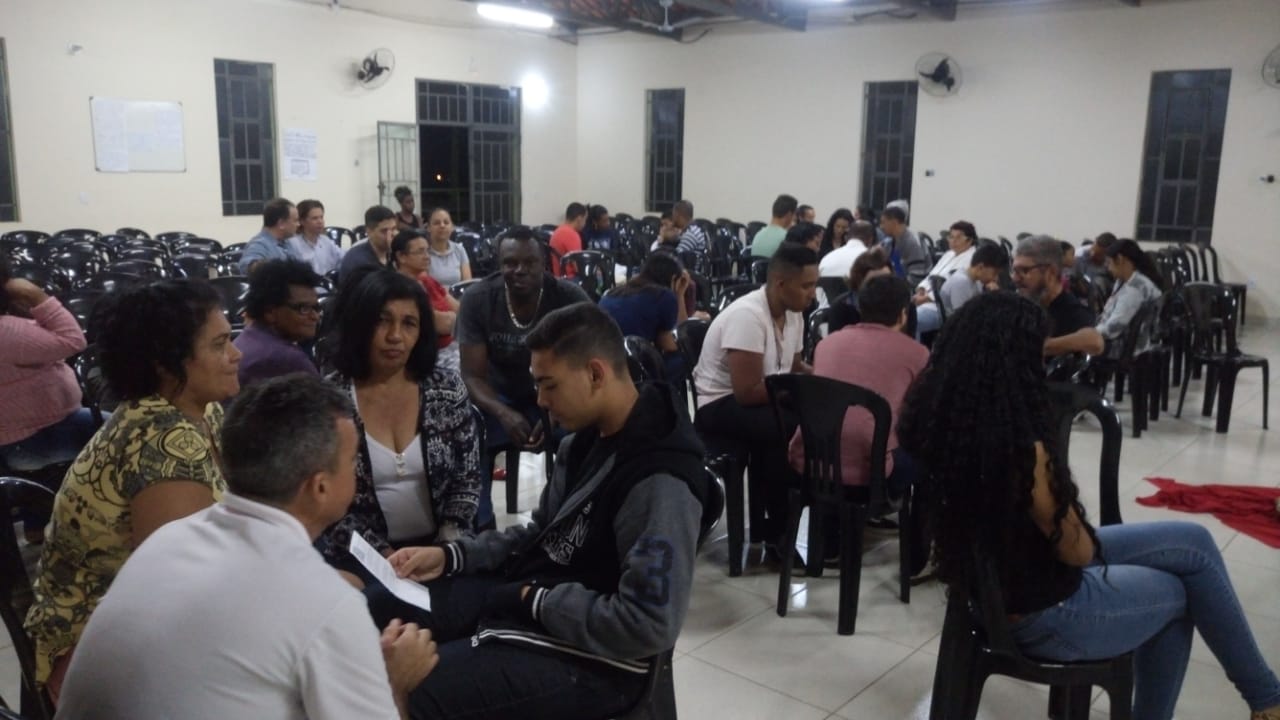 CRISMANDOS E SEUS FAMILIARES PARTICIPAM DE ENCONTRO NA COMUNIDADE SANTA IFIGÊNIA
