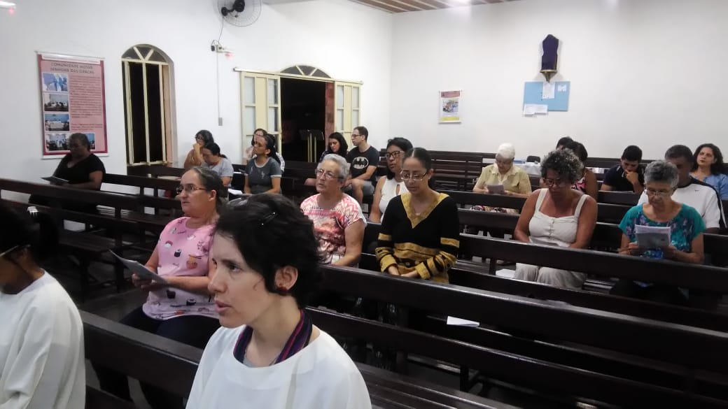 COMUNIDADES REFLETEM AS DORES DE MARIA