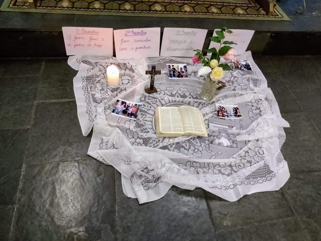 GRUPOS DE REFLEXÃO DA COMUNIDADE NOSSA SENHORA DAS GRAÇAS REFLETE SOBRE O AMOR DE DEUS PELOS JOVENS